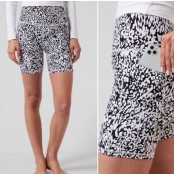 Athleta Pants - Athleta Salutation Stash Pocket Shorts Size XS